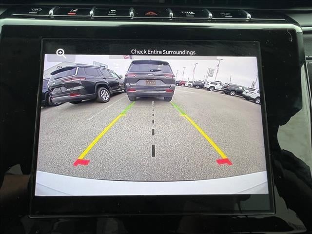 2022 Jeep Grand Cherokee L Laredo 4x4