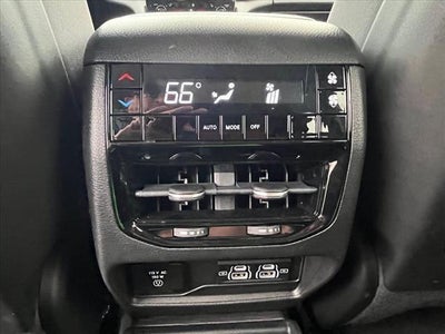 2022 Jeep Grand Cherokee L Laredo 4x4