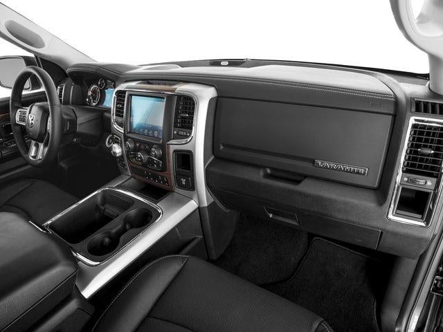 2017 RAM 1500 Laramie Crew Cab 4x4 5'7' Box