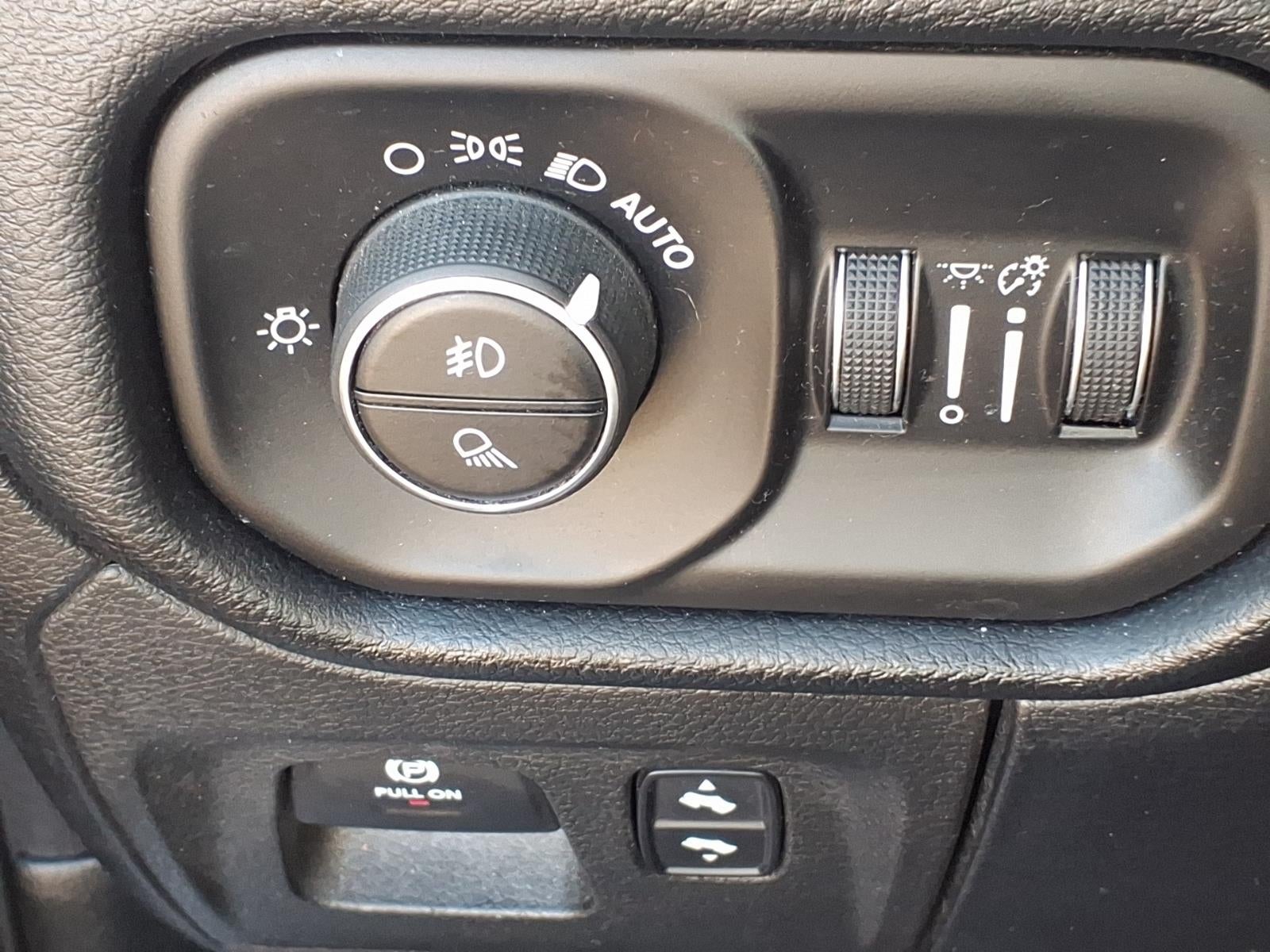 2020 RAM 1500 Laramie Quad Cab 4x4 6'4' Box