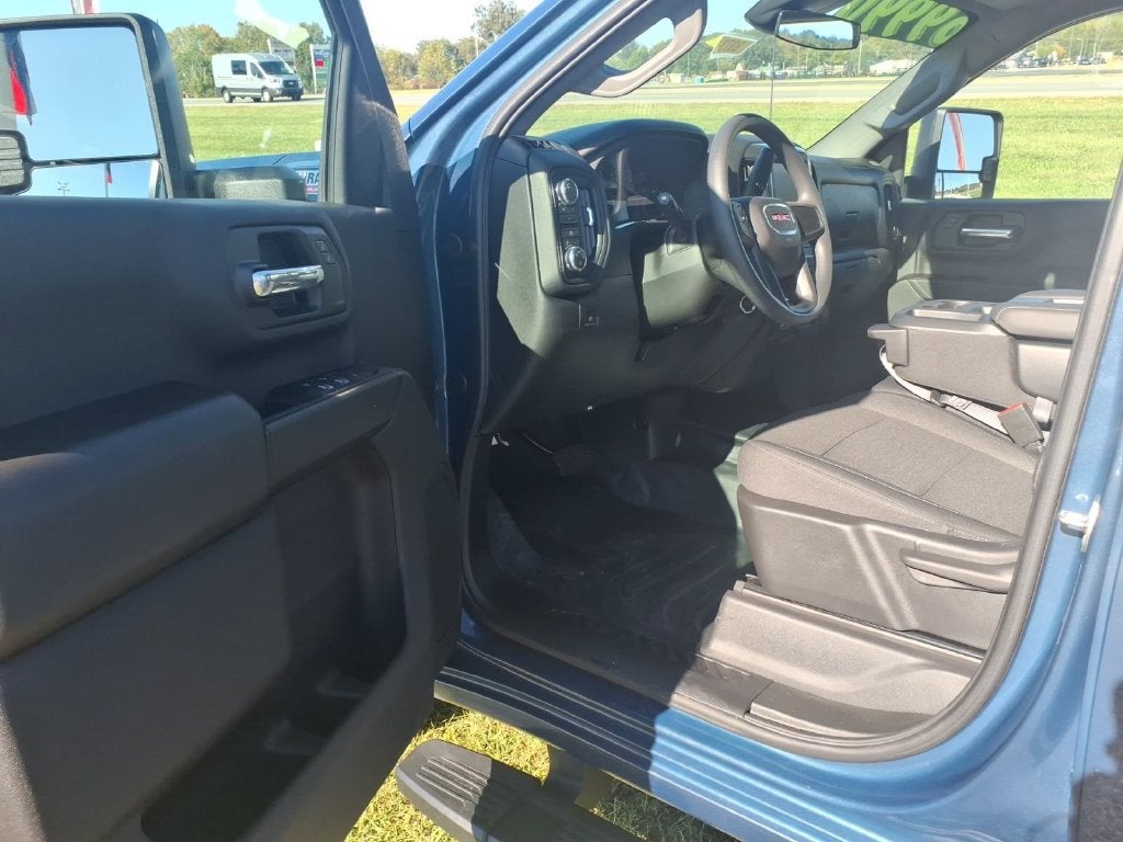 2026 GMC Sierra 3500HD CC Pro