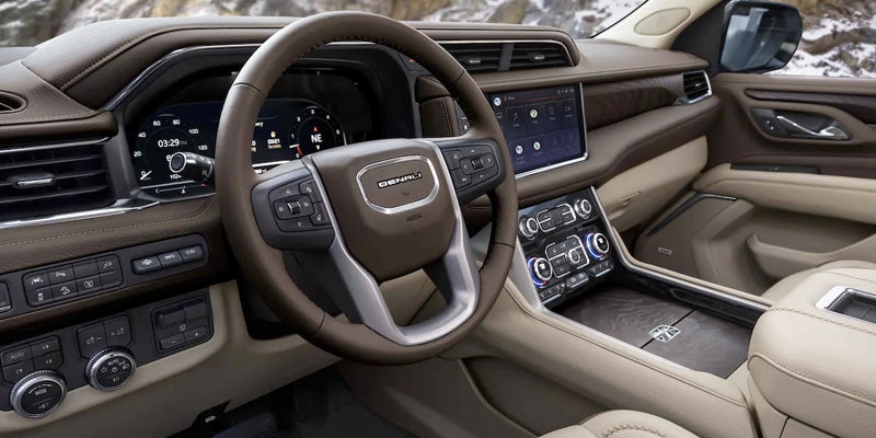 Front deck interior of GMC Yukon